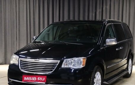 Chrysler Town & Country V рестайлинг, 2011 год, 1 349 000 рублей, 1 фотография