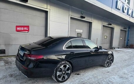 Mercedes-Benz E-Класс, 2021 год, 3 100 000 рублей, 4 фотография