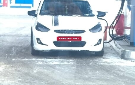 Hyundai Solaris II рестайлинг, 2011 год, 690 000 рублей, 5 фотография