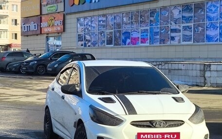Hyundai Solaris II рестайлинг, 2011 год, 690 000 рублей, 3 фотография