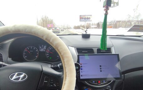 Hyundai Solaris II рестайлинг, 2011 год, 690 000 рублей, 7 фотография