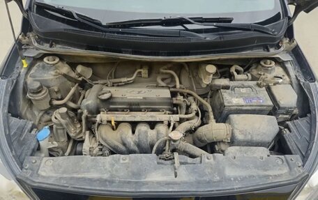 Hyundai Solaris II рестайлинг, 2012 год, 800 000 рублей, 3 фотография