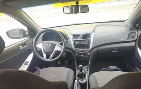 Hyundai Solaris II рестайлинг, 2012 год, 800 000 рублей, 8 фотография