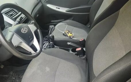 Hyundai Solaris II рестайлинг, 2012 год, 800 000 рублей, 2 фотография