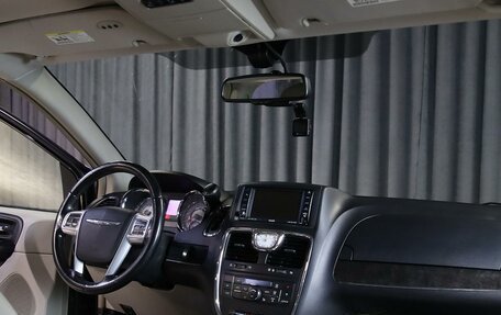 Chrysler Town & Country V рестайлинг, 2011 год, 1 349 000 рублей, 5 фотография