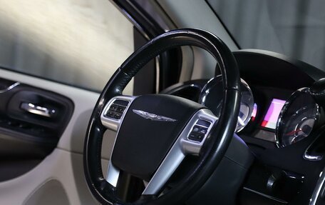 Chrysler Town & Country V рестайлинг, 2011 год, 1 349 000 рублей, 9 фотография