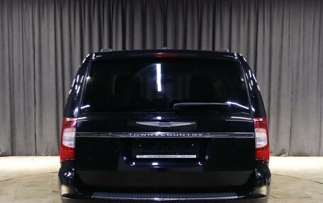 Chrysler Town & Country V рестайлинг, 2011 год, 1 349 000 рублей, 15 фотография