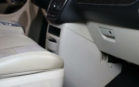 Chrysler Town & Country V рестайлинг, 2011 год, 1 349 000 рублей, 12 фотография