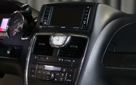 Chrysler Town & Country V рестайлинг, 2011 год, 1 349 000 рублей, 11 фотография