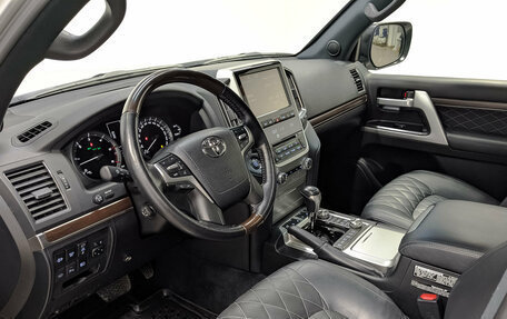 Toyota Land Cruiser 200, 2018 год, 7 995 000 рублей, 15 фотография