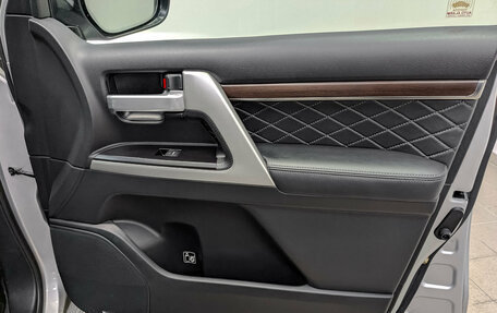 Toyota Land Cruiser 200, 2018 год, 7 995 000 рублей, 23 фотография
