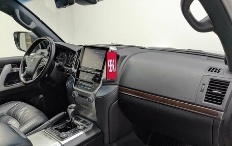 Toyota Land Cruiser 200, 2018 год, 7 995 000 рублей, 13 фотография