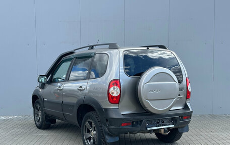 Chevrolet Niva I рестайлинг, 2018 год, 899 000 рублей, 5 фотография