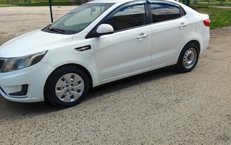 KIA Rio III рестайлинг, 2015 год, 560 000 рублей, 2 фотография