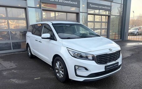 KIA Carnival III, 2019 год, 2 450 000 рублей, 1 фотография