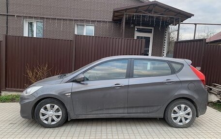 Hyundai Solaris II рестайлинг, 2013 год, 920 000 рублей, 2 фотография