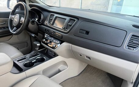 KIA Carnival III, 2019 год, 2 450 000 рублей, 17 фотография