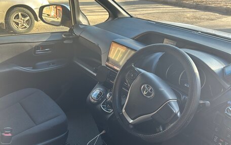 Toyota Voxy III, 2014 год, 1 829 000 рублей, 3 фотография