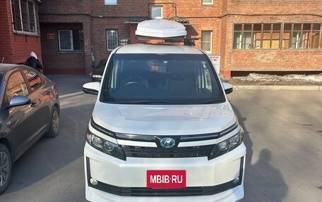 Toyota Voxy III, 2014 год, 1 829 000 рублей, 7 фотография