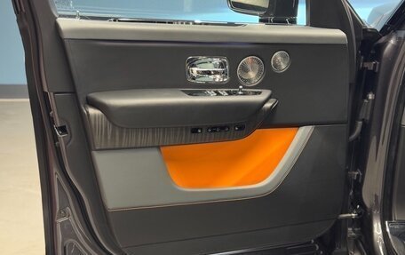 Rolls-Royce Cullinan, 2019 год, 28 000 000 рублей, 8 фотография