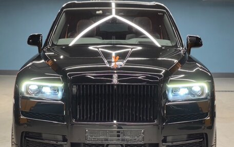 Rolls-Royce Cullinan, 2019 год, 28 000 000 рублей, 2 фотография