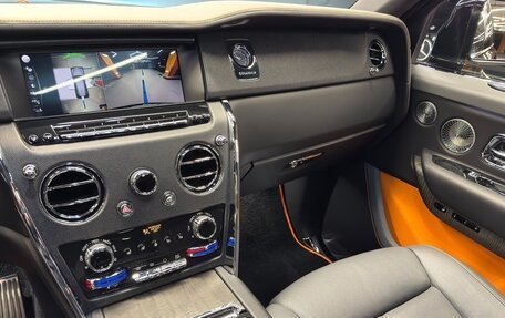 Rolls-Royce Cullinan, 2019 год, 28 000 000 рублей, 12 фотография