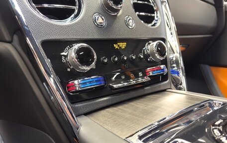 Rolls-Royce Cullinan, 2019 год, 28 000 000 рублей, 13 фотография