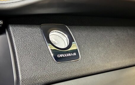 Rolls-Royce Cullinan, 2019 год, 28 000 000 рублей, 15 фотография