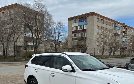 Mitsubishi Outlander III рестайлинг 3, 2021 год, 2 700 000 рублей, 3 фотография