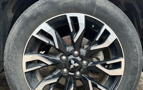 Mitsubishi Outlander III рестайлинг 3, 2021 год, 2 700 000 рублей, 6 фотография