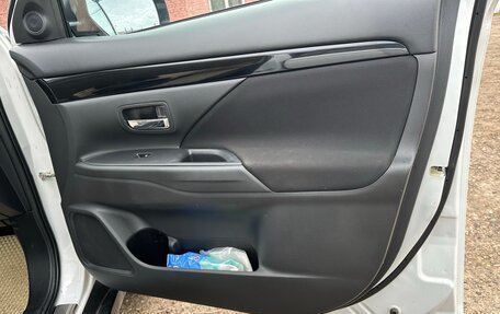 Mitsubishi Outlander III рестайлинг 3, 2021 год, 2 700 000 рублей, 8 фотография