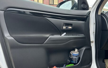 Mitsubishi Outlander III рестайлинг 3, 2021 год, 2 700 000 рублей, 10 фотография