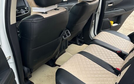 Mitsubishi Outlander III рестайлинг 3, 2021 год, 2 700 000 рублей, 15 фотография