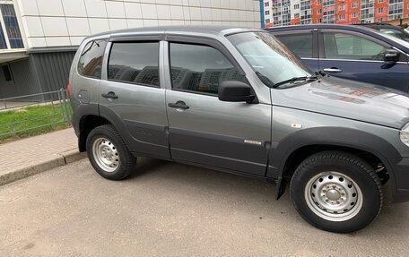 Chevrolet Niva I рестайлинг, 2017 год, 840 000 рублей, 2 фотография