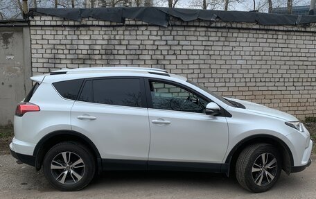 Toyota RAV4, 2019 год, 3 270 000 рублей, 2 фотография