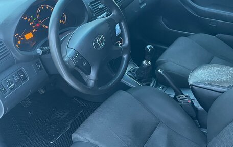 Toyota Avensis III рестайлинг, 2006 год, 715 000 рублей, 10 фотография