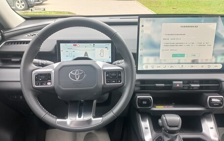 Toyota RAV4, 2026 год, 4 395 000 рублей, 13 фотография