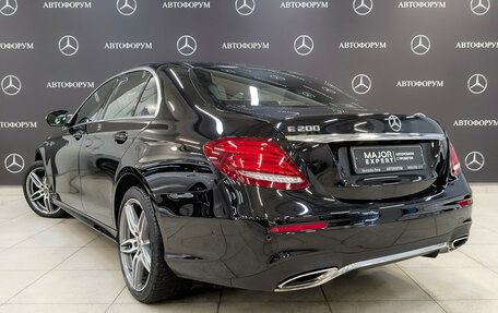 Mercedes-Benz E-Класс, 2019 год, 3 850 000 рублей, 7 фотография