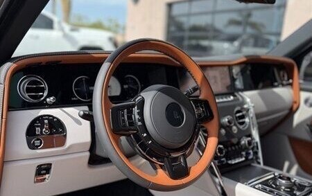 Rolls-Royce Cullinan, 2026 год, 83 300 000 рублей, 19 фотография