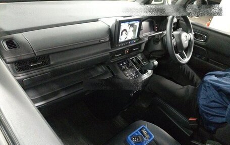 Honda Stepwgn, 2022 год, 2 480 000 рублей, 3 фотография