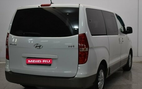 Hyundai H-1 II рестайлинг, 2017 год, 2 200 000 рублей, 4 фотография