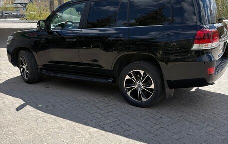 Toyota Land Cruiser 200, 2017 год, 7 500 000 рублей, 2 фотография