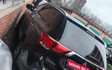 Mitsubishi Outlander III рестайлинг 3, 2015 год, 950 000 рублей, 1 фотография