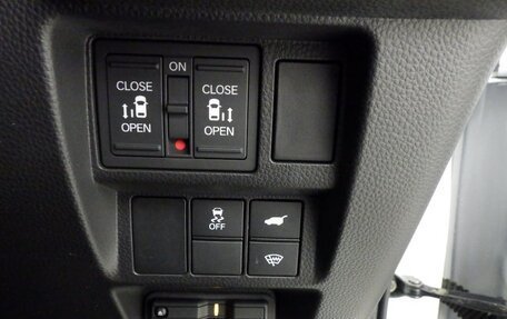 Honda Stepwgn, 2022 год, 3 040 000 рублей, 7 фотография