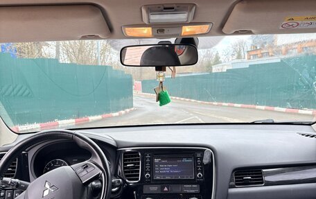 Mitsubishi Outlander III рестайлинг 3, 2017 год, 2 050 000 рублей, 10 фотография