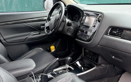 Mitsubishi Outlander III рестайлинг 3, 2017 год, 2 050 000 рублей, 8 фотография