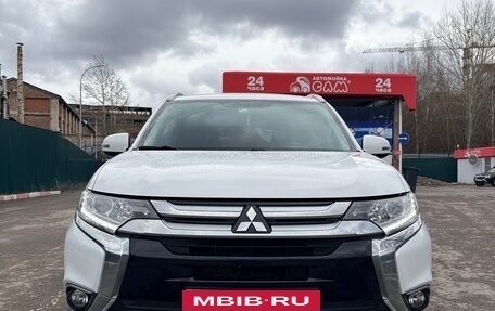 Mitsubishi Outlander III рестайлинг 3, 2017 год, 2 050 000 рублей, 2 фотография