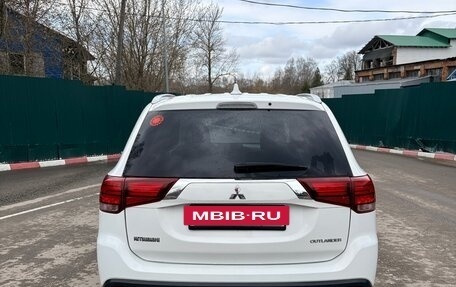 Mitsubishi Outlander III рестайлинг 3, 2017 год, 2 050 000 рублей, 5 фотография
