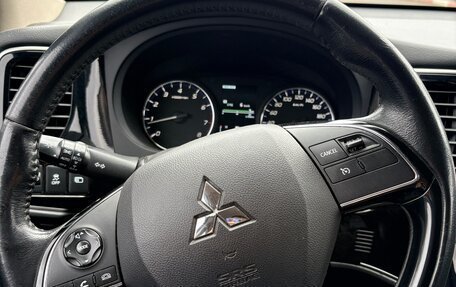 Mitsubishi Outlander III рестайлинг 3, 2017 год, 2 050 000 рублей, 17 фотография