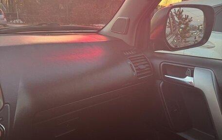 Toyota Land Cruiser Prado 150 рестайлинг 2, 2010 год, 2 900 000 рублей, 9 фотография